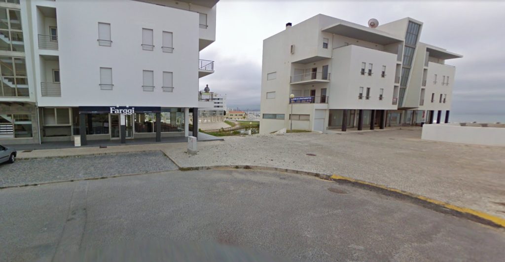 Exterior of Farggi ice cream shop in Buarcos, Figueira da Foz, with the storefront sign and nearby parking area